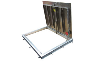 Drainable floor door for pedestrian loads